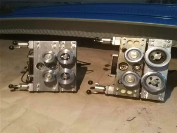 拱形屋頂鎖邊機(jī)：實(shí)現(xiàn)瓦片無縫銜接的關(guān)鍵設(shè)備拱形屋頂鎖邊機(jī)示意圖